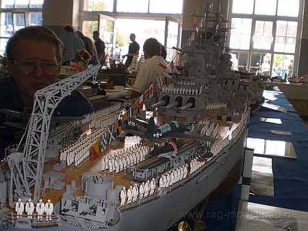 Kriegsschiff